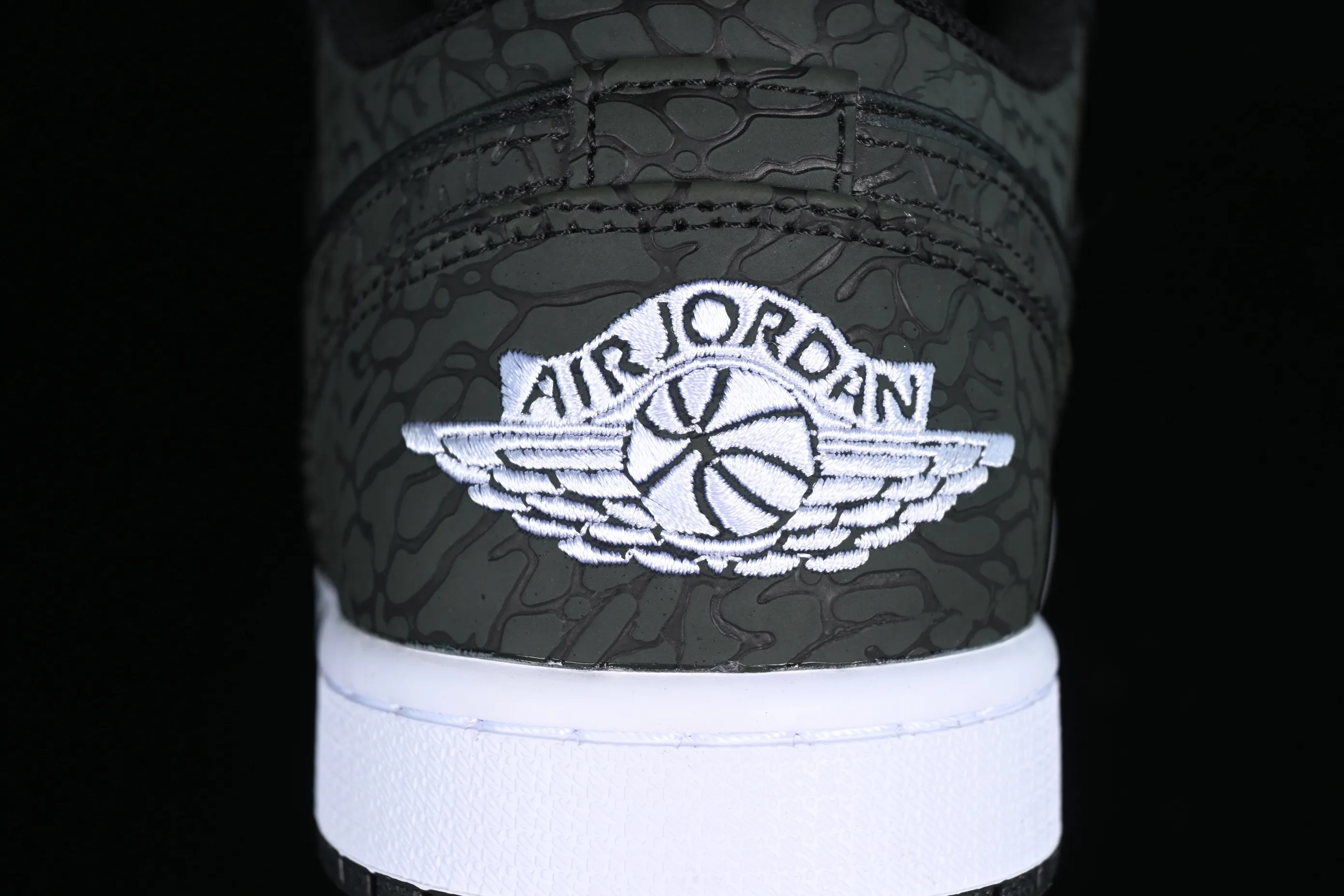 All categories Air Jordan Jordan series basketball shoes Air Jordan 1 Low Z version Air Jordan 1 Low AJ1 Joe 1 all black burst pattern low-top cultural casual sneakers FB9907-001